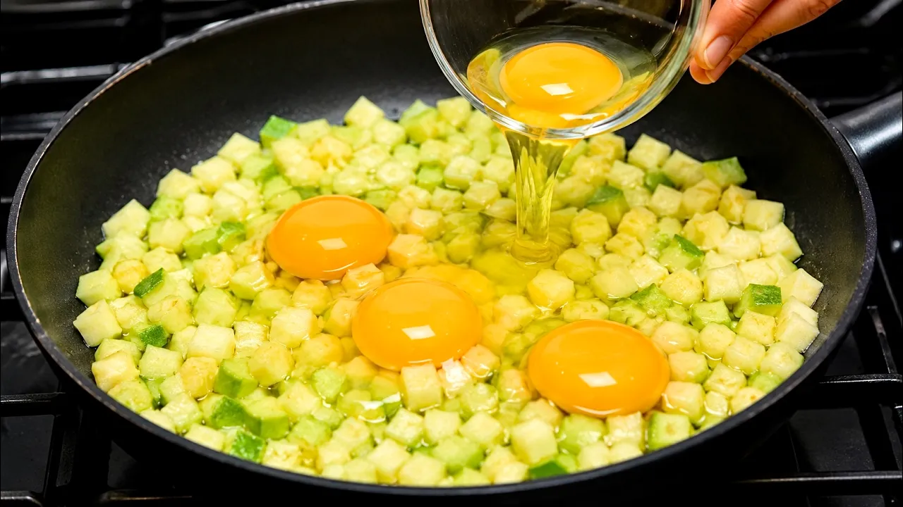 Кабачковая запеканка на сковороде: проще пиццы, вкуснее завтрака!